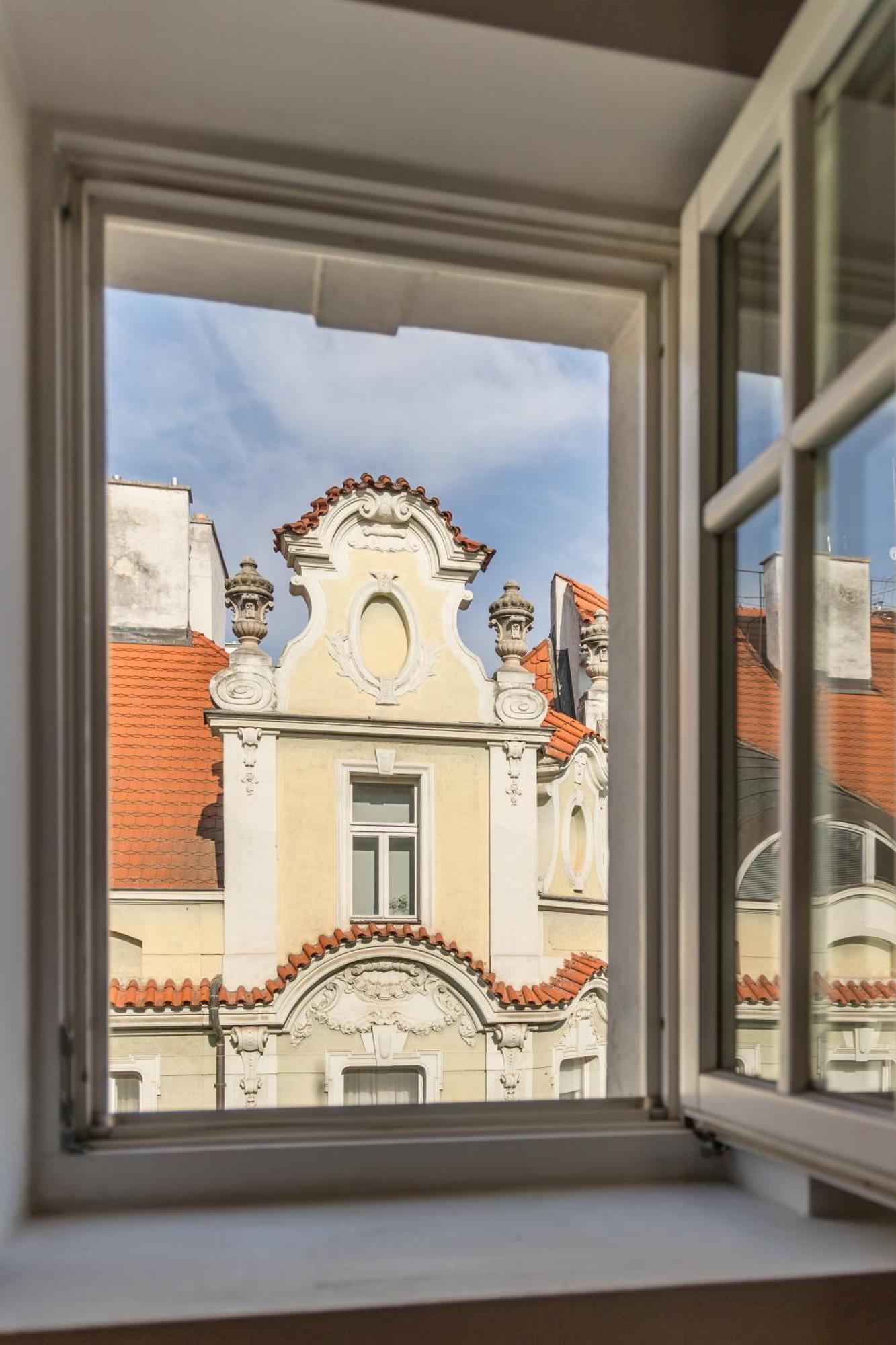 Decadent Art Deco Balcony Apartment In Old Town Прага Экстерьер фото