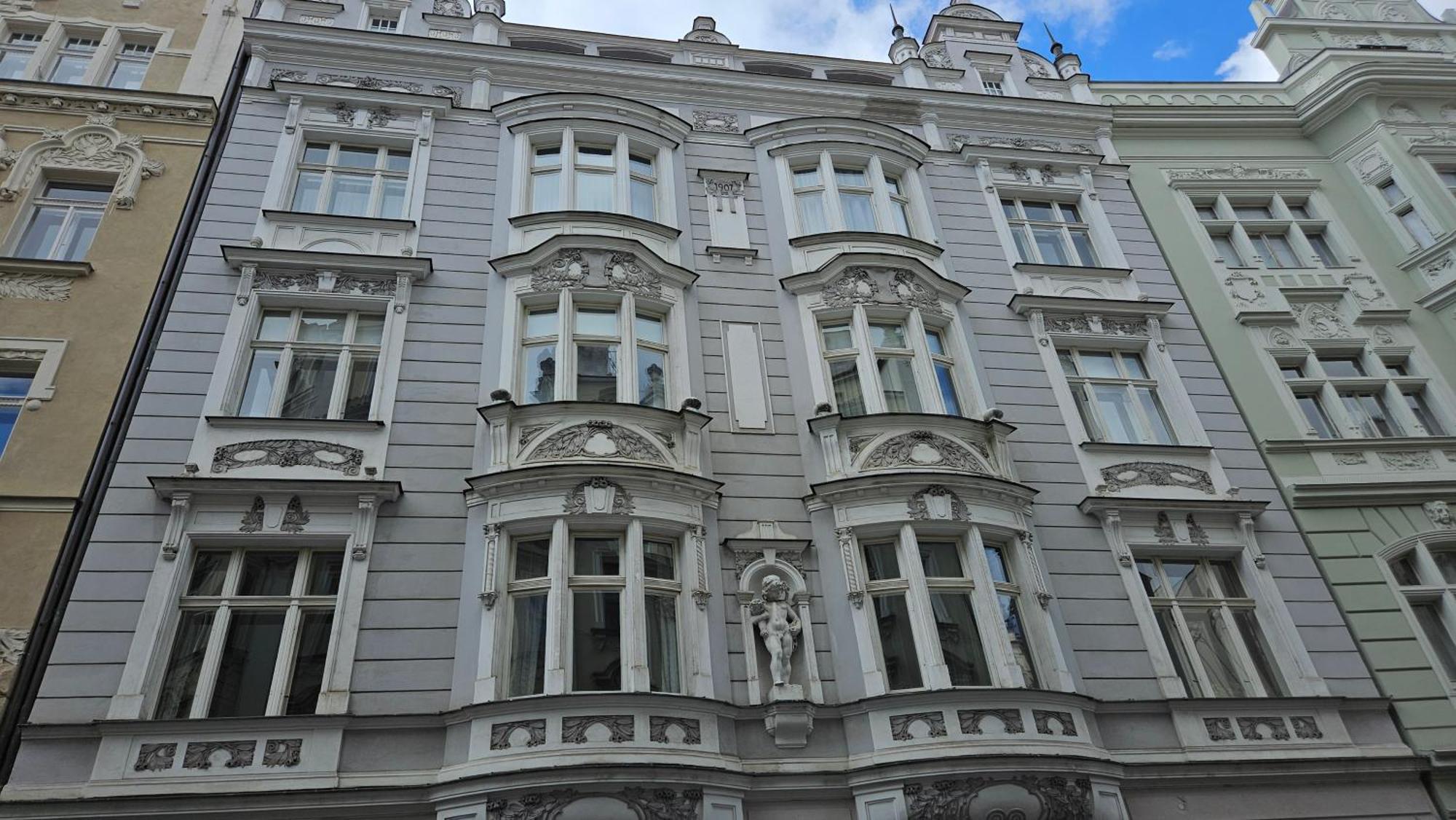 Decadent Art Deco Balcony Apartment In Old Town Прага Экстерьер фото